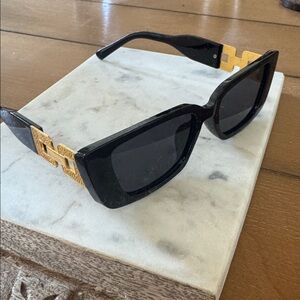 NEW• Black Rectangle Sunglasses with Gold Chain Accent